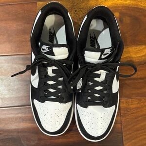Nike Men's Black and White Sneakers Dunks